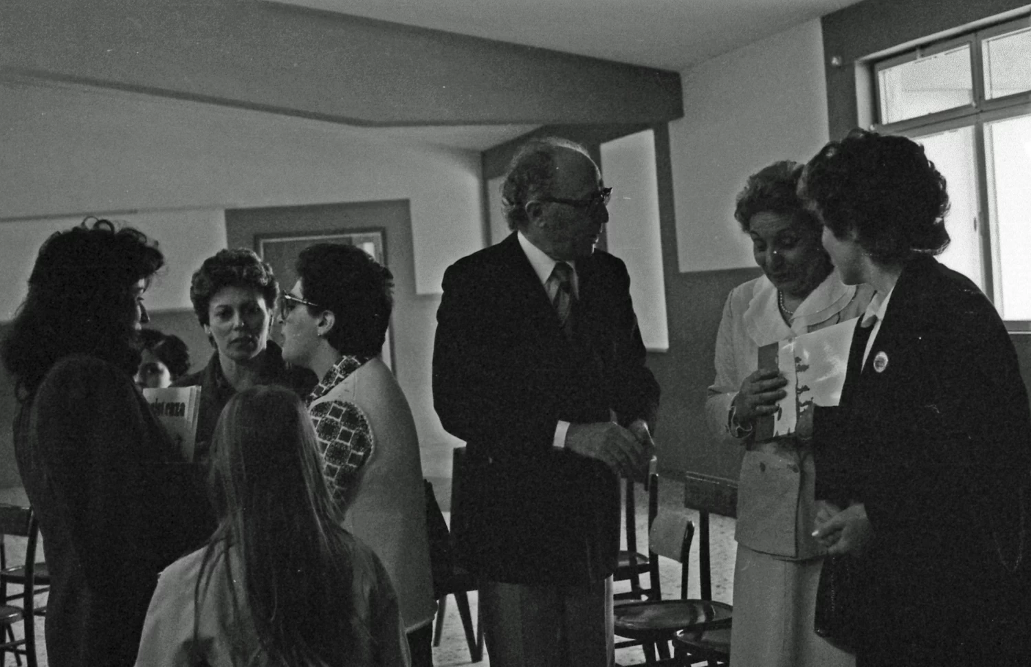 1983 - incontro con i ragazzi a scuola