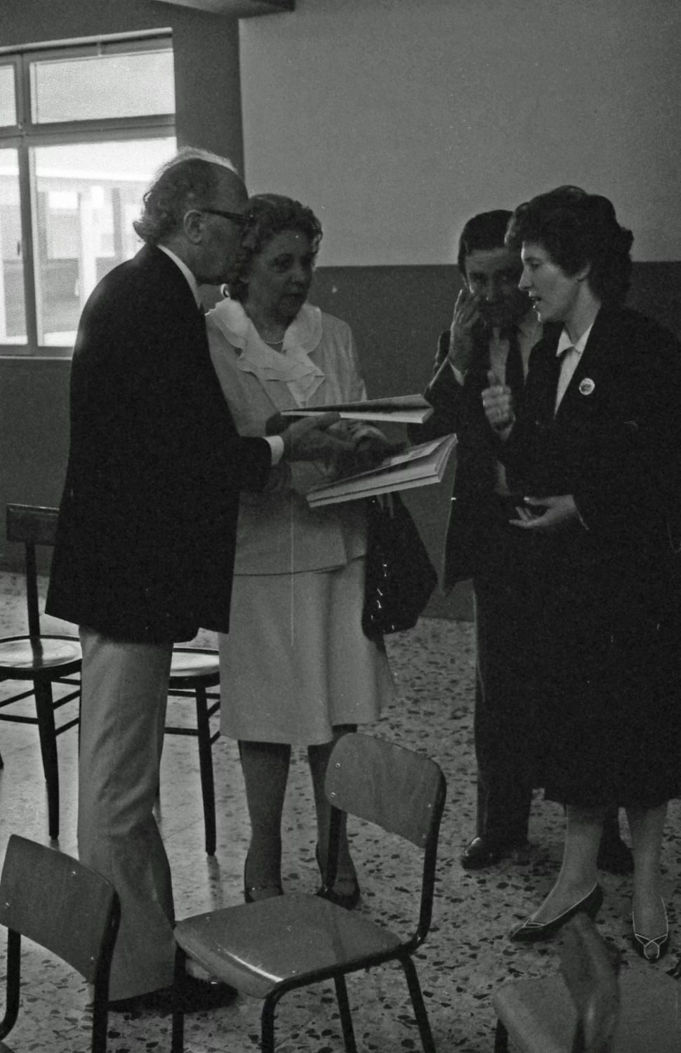 1983 - incontro con i ragazzi a scuola