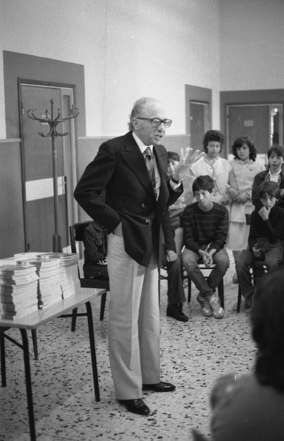 1983 - incontro con i ragazzi a scuola