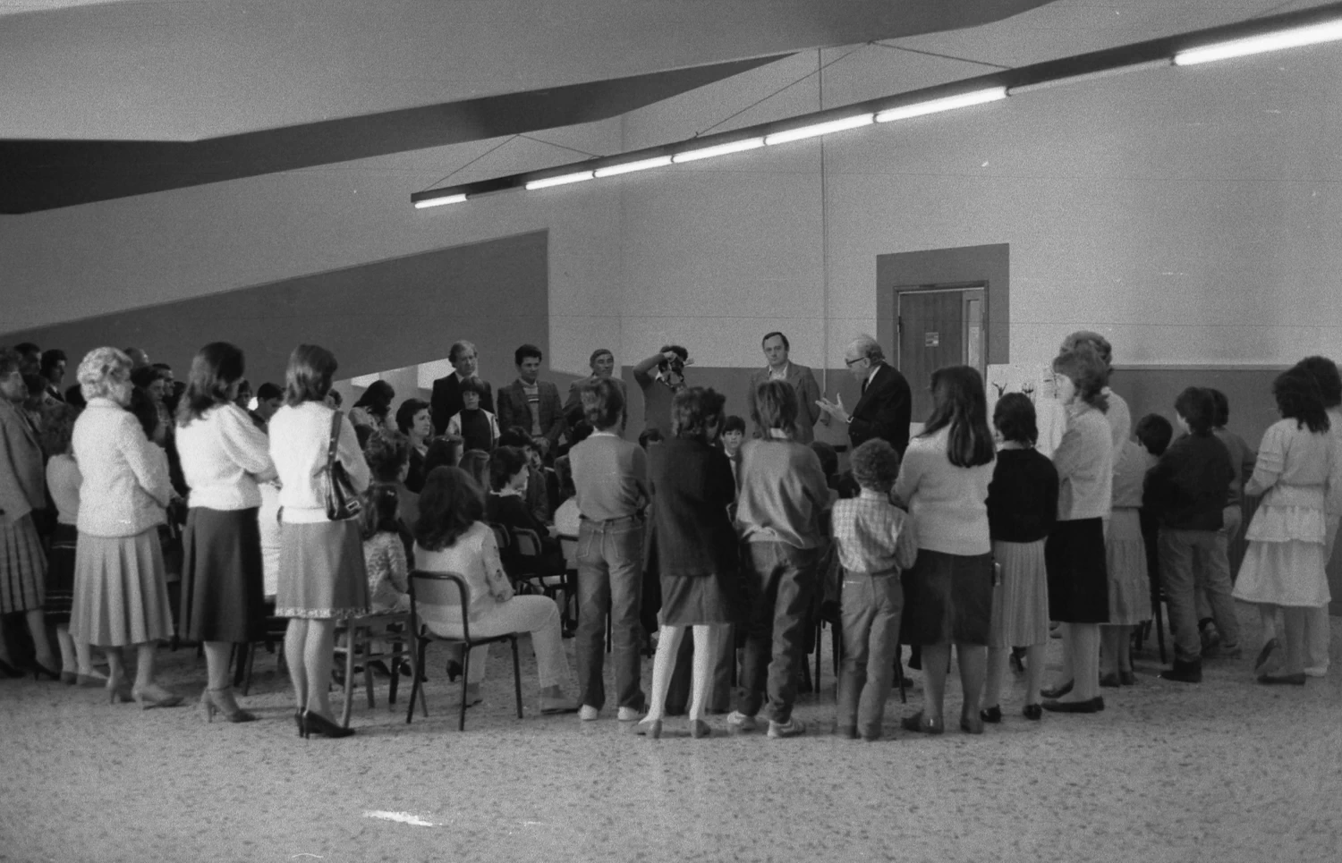 1983 - incontro con i ragazzi a scuola